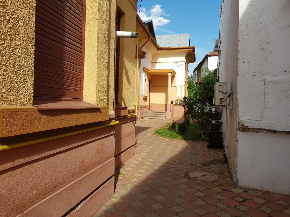 A Pousada Casa Boiereasca Craiova Exterior foto