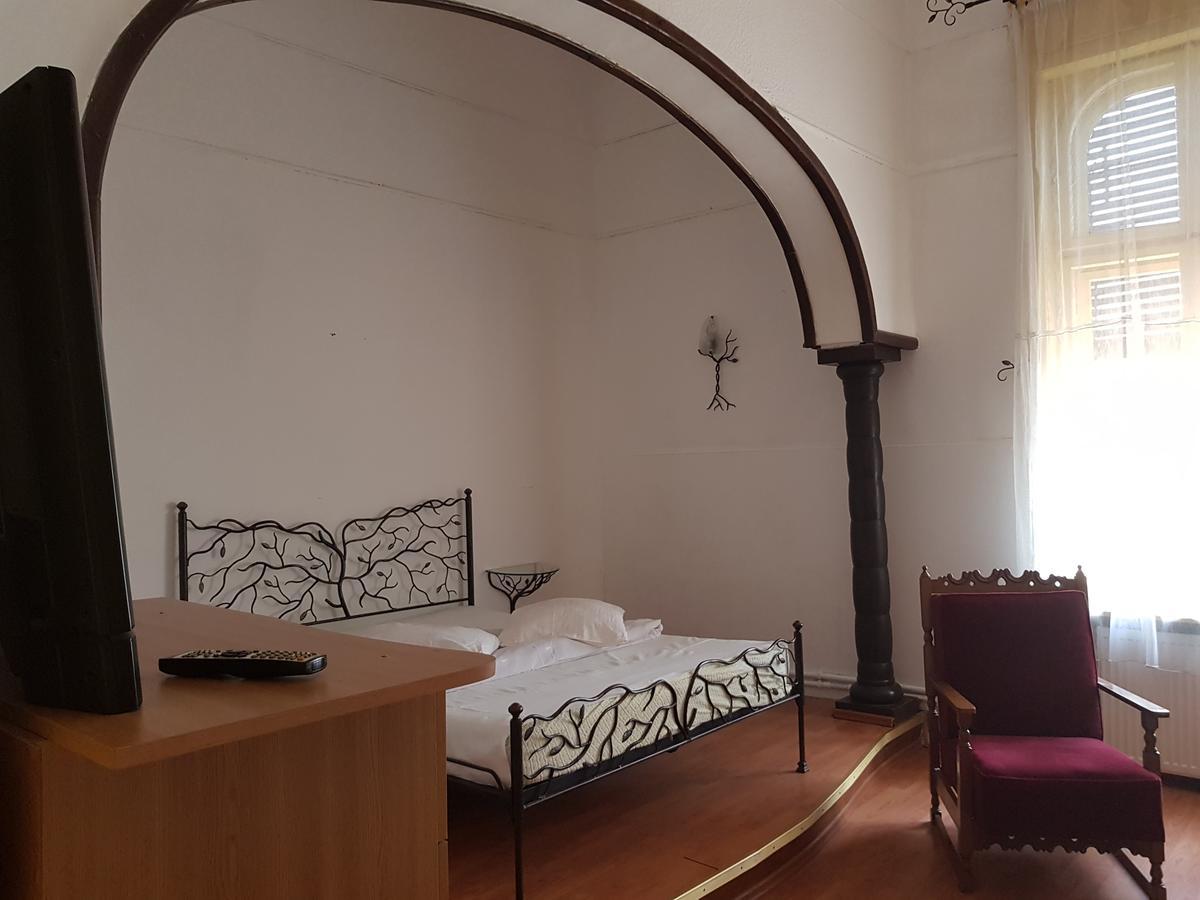 A Pousada Casa Boiereasca Craiova Exterior foto