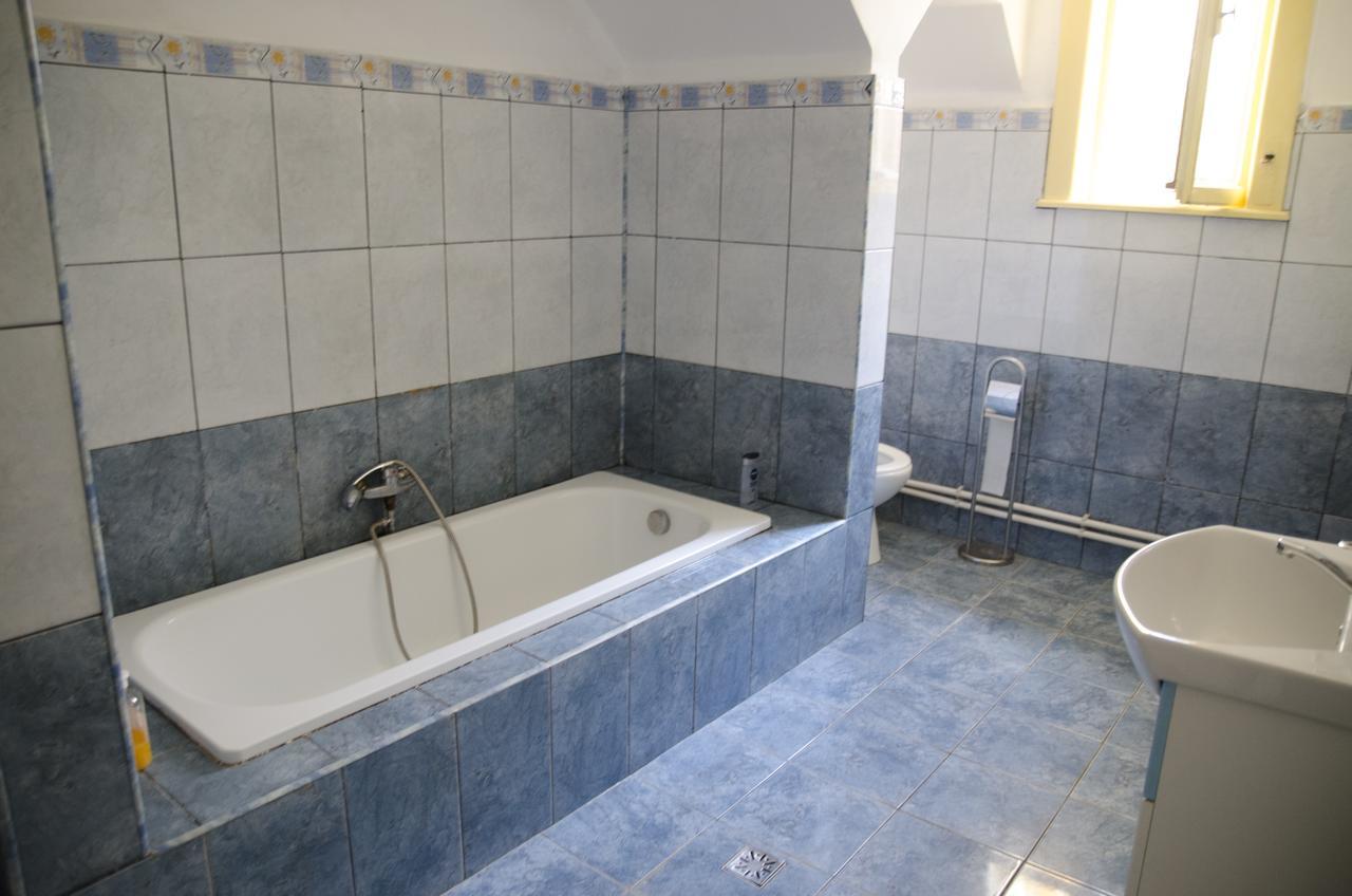 A Pousada Casa Boiereasca Craiova Exterior foto